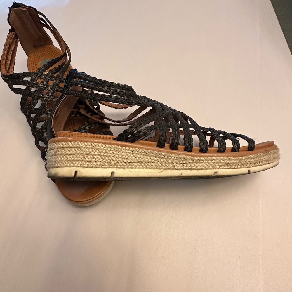Nice black sandal wedges Posture brand size 9